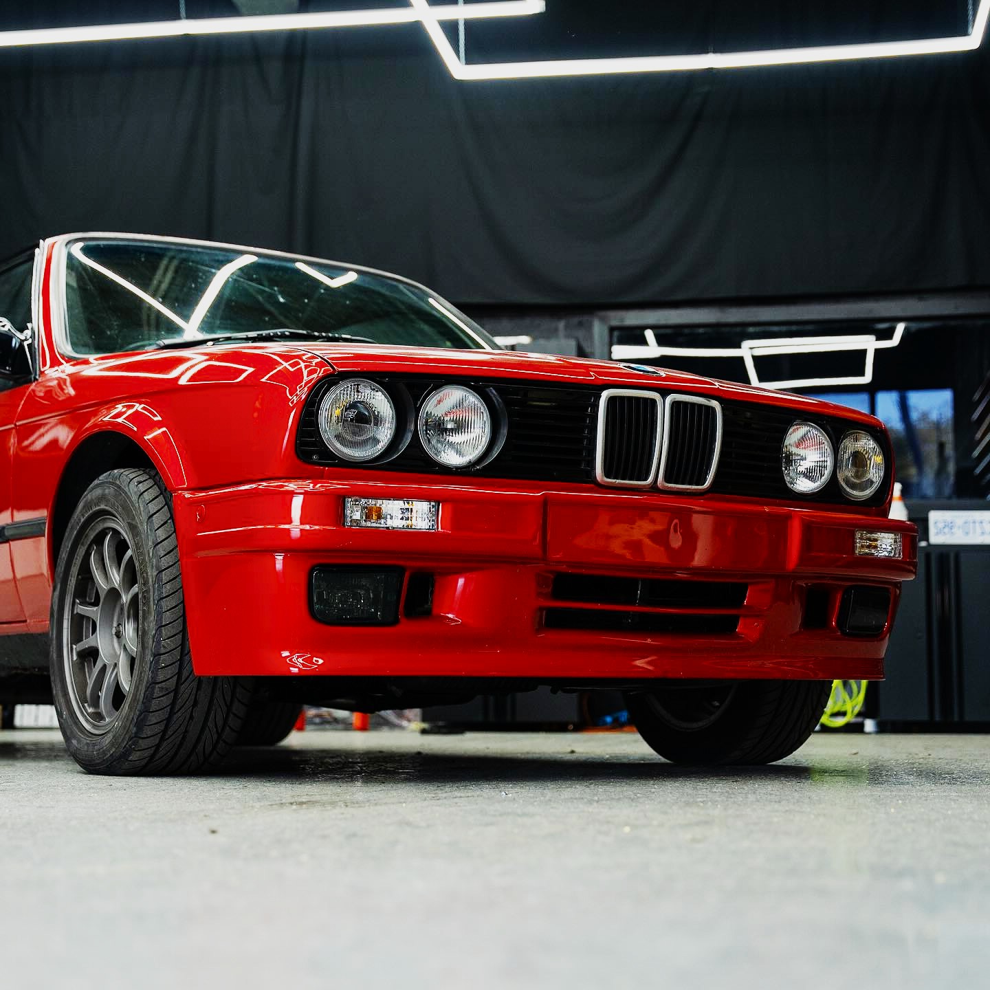 Gloss red BMW E30
